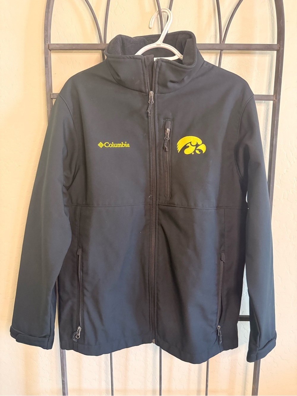 Columbia Iowa Hawkeyes Men’s Large Softshell Jacket Black Fleece Lined NCAA